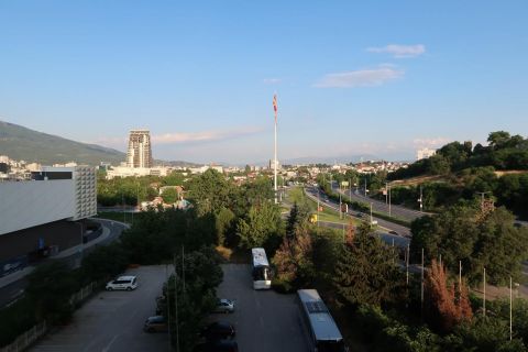 Skopje widok na miasto i parking
